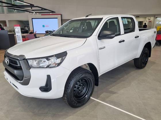 TOYOTA HILUX 2.8 D-4D TURBO DIESEL CD POWER PACK 4X4 MANUAL